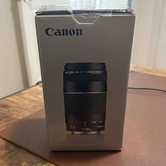 Canon Zoom Lens EF 75-300mm - Black - Picture 1 of 2